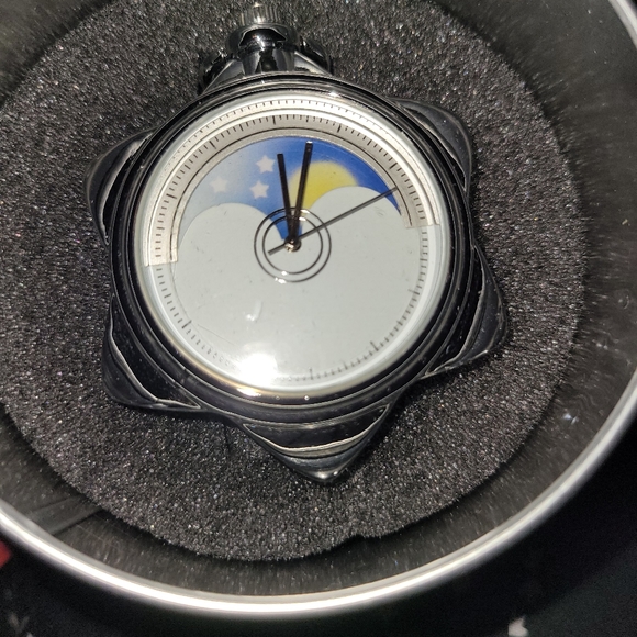 Sailormoon watch necklace - Picture 3 of 4